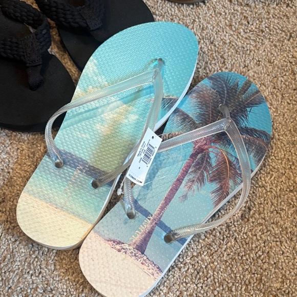 Assorted Flip Flops Collection - Picture 8 of 16